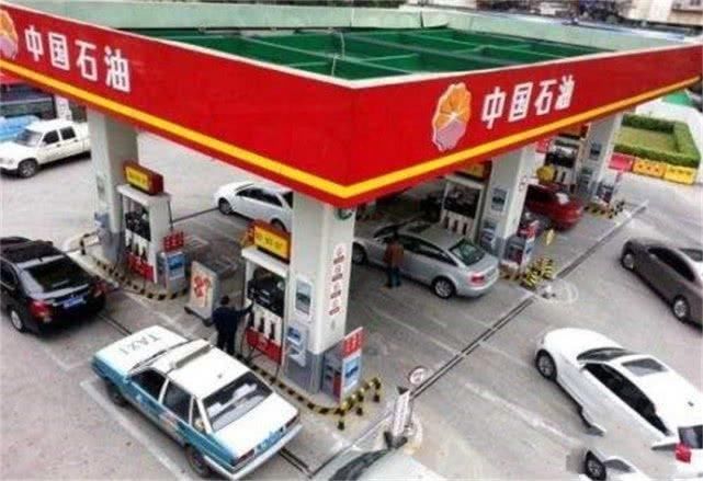 油价或创最大涨幅，车主:今夜排到凌晨，也要把油箱加满!