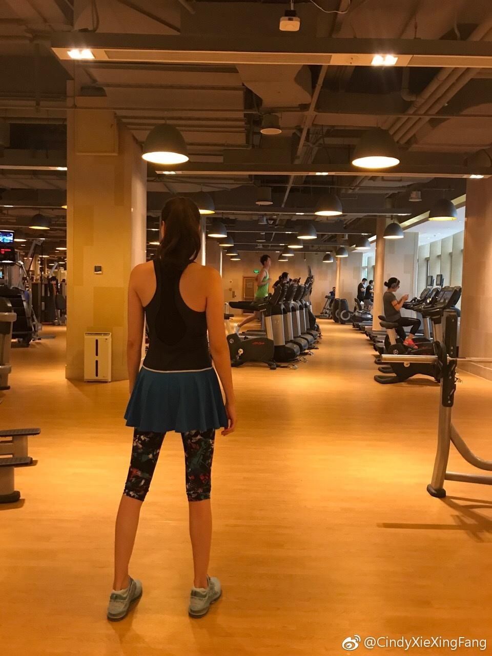 谢杏芳是怎么了?住海景房吃海鲜出手阔绰,这个