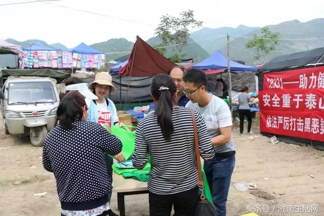 甘肃两当左家乡泰山庙会，现场人山人海，热闹非凡，但还要注意…