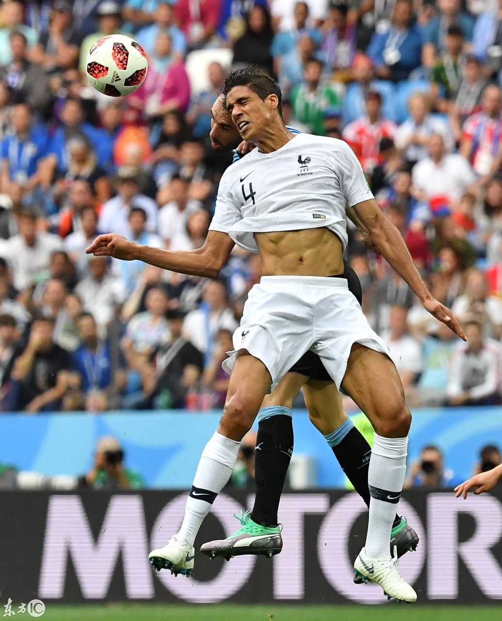 世界杯1\/4决赛 法国球员和主教练德尚在战胜乌