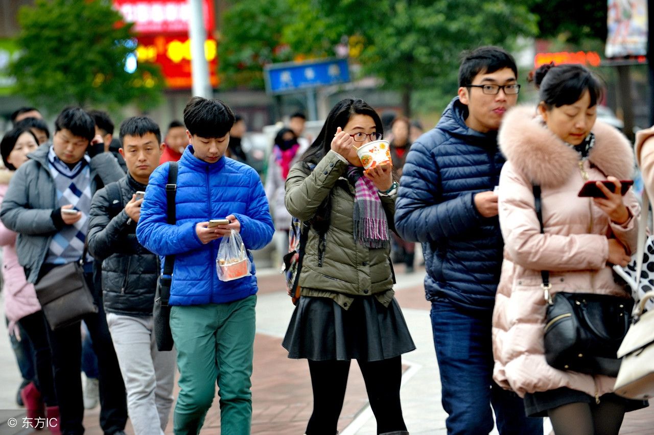 被称为早餐之都的武汉，为什么多用纸碗来盛放早餐呢?原因是……