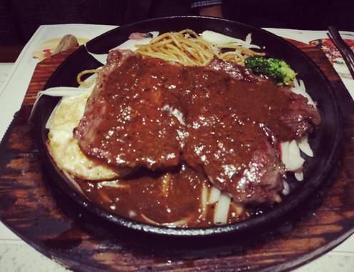 吃火锅一盘牛肉肯定不能吃饱，可吃牛排一份都吃不完，这是为啥