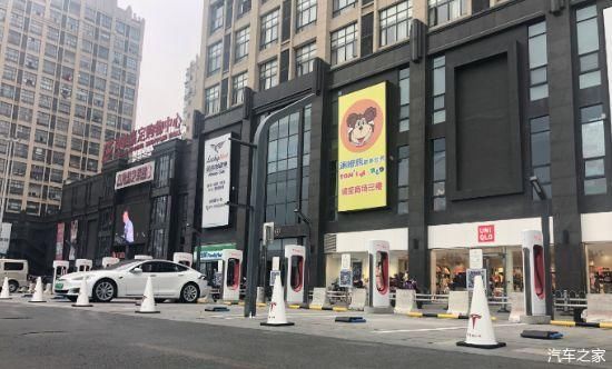 特斯拉超级充电站高速