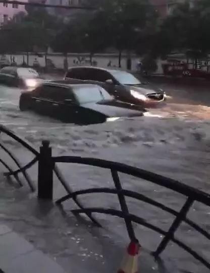 今晨,兰州发出暴雨蓝色预警