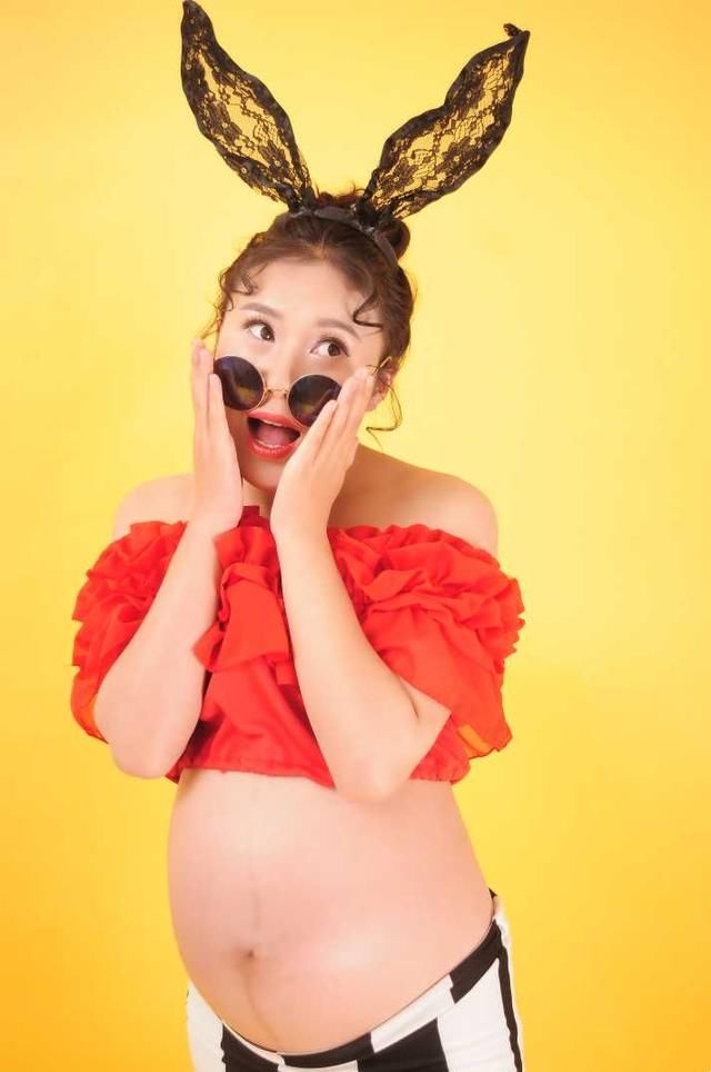 黑蛇之梦，孕期女性心理与梦境的神秘交织——解析女人做梦梦到一条黑蛇的深层含义