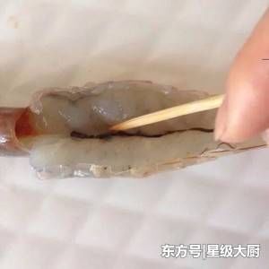 年夜饭 \＂蒜蓉开背虾\＂ 吃惯了白灼虾，来试试这个做法！抢光光