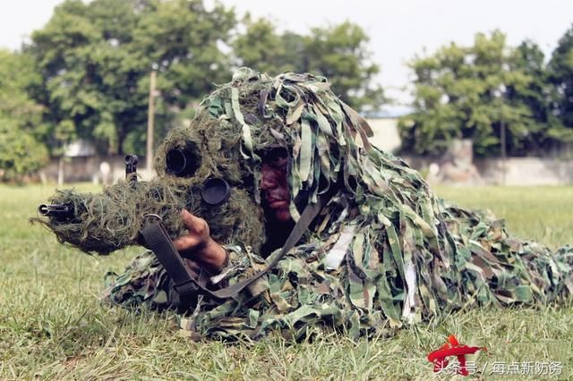 中国陆军特战旅实战给你看!空降、格斗、狙击