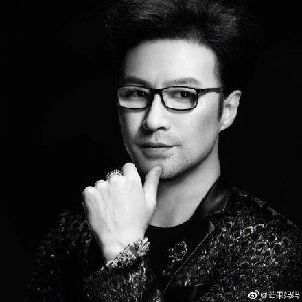 汪峰终于因为不戴眼镜上头条了!你还记得他被哪些事抢