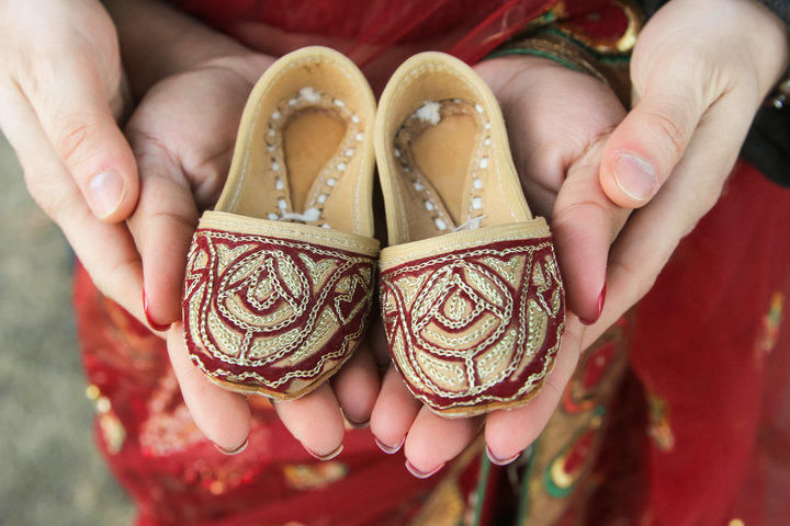 异国夫妻拍唯美生育照,印度、西班牙民族服饰
