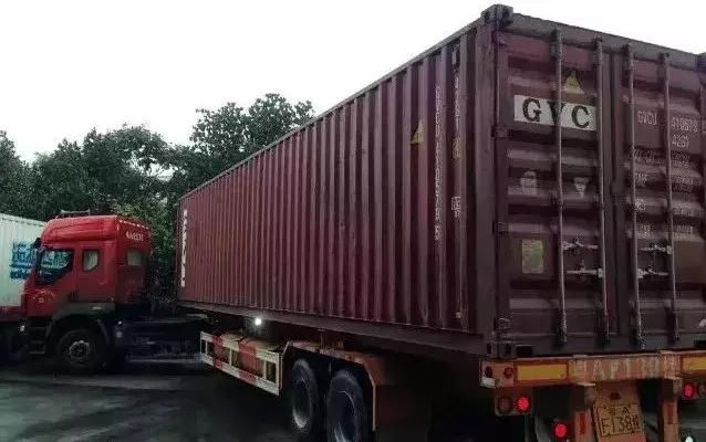 卖了深圳的一套房,她和老公在海岛买了个大别墅,让疯狂变成风光