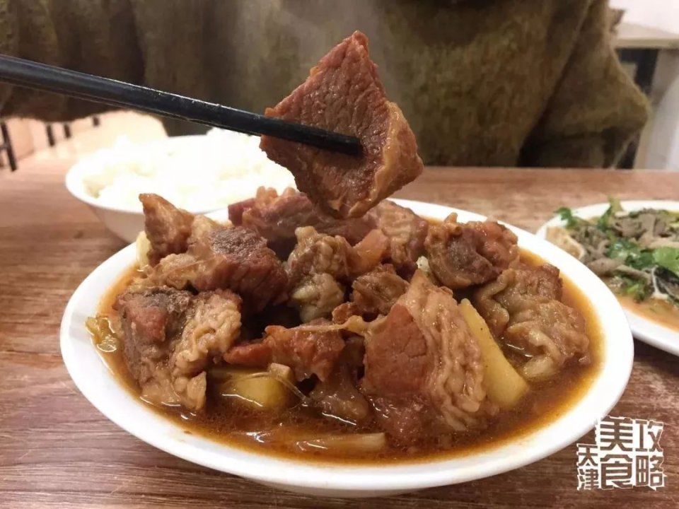 这家小店一开就是13年!主打羊汤，但去的人却都点炖牛肉?