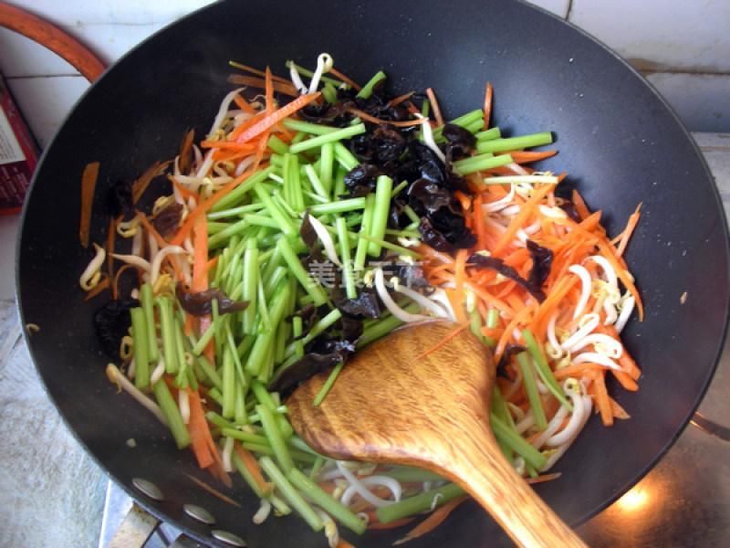 正宗的春饼要薄如纸，一种烫面两种饼!