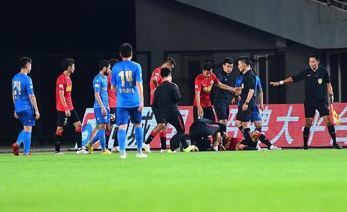 被踢伤,辽足新外援缝10针