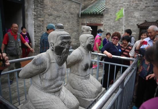 秦桧后人高中状元,乾隆当面问其祖宗是谁?他的7字回答流传至今