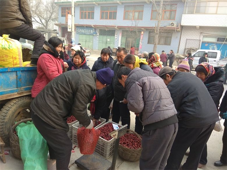 年前，农村大集上这种小生意也跟着“火”了