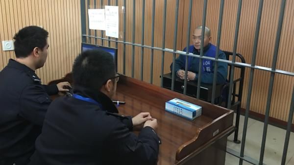 男子撞死人让兄顶包:他收入低吃官司划算