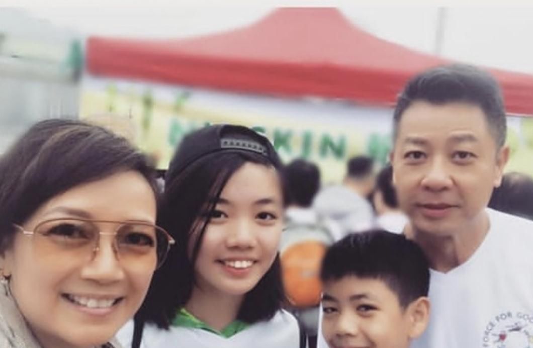 港姐杨婉仪负债千万携子女返美国，网上开班授课，自力更生再出发