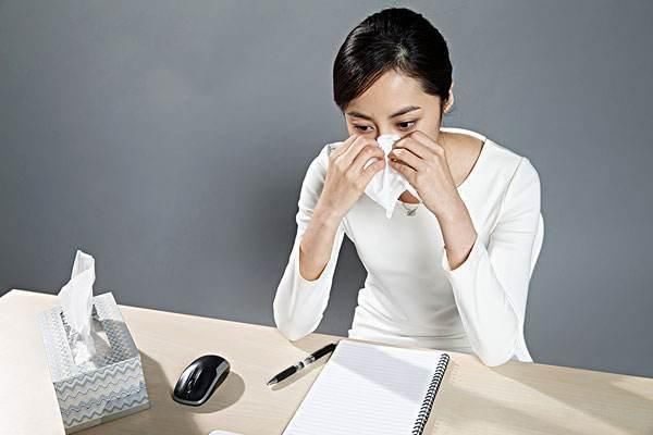 舅舅瘫痪多年，去世后给我留下二十万，表姐竟说我独吞她家钱财