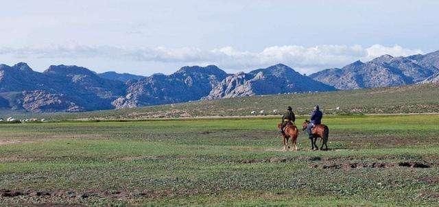 中国内蒙古与外蒙古惊人对比:同是一个人种,差