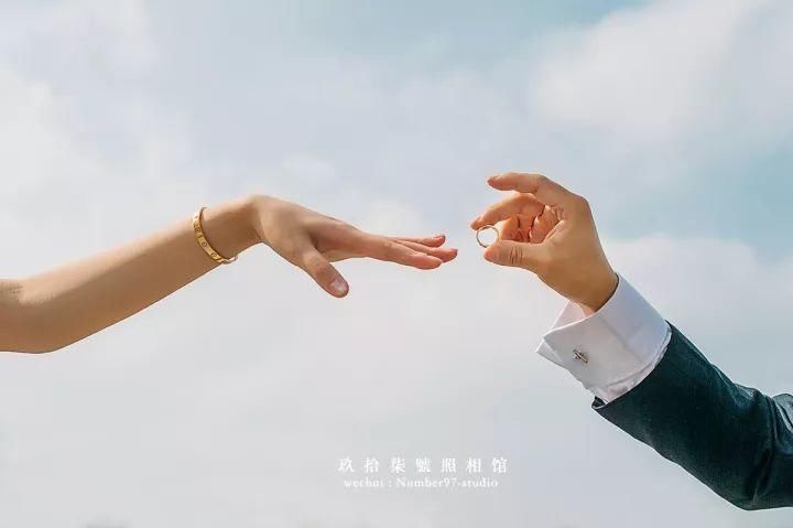 婚礼当天必拍的5组现实,比婚纱照还重要!照片女生照齐刘海图片