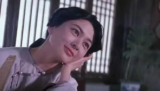 58岁十三姨颜值回春，直播气质出众，泡遍香江富豪如今形单影只