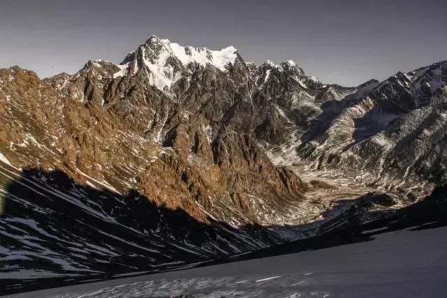 新疆有座被众人膜拜3000多年的神山，美的逆天了！