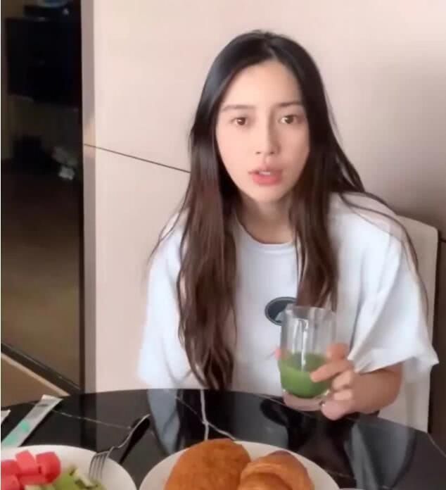 都说Baby是清纯少女?看到她卸妆后素颜,“初恋脸”该让位了 ca88亚洲城