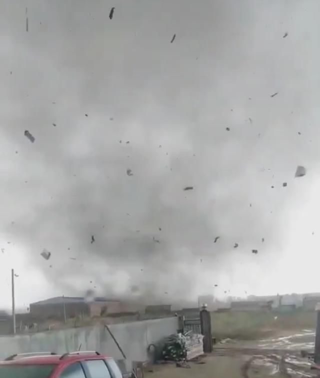 吉林松原长岭县太平川镇突遭龙卷风袭击 目前