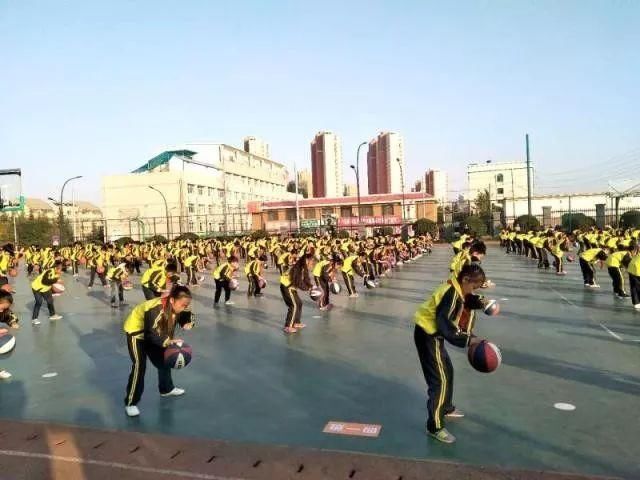 涧西区南华实验小学素质教育篮球项目展示