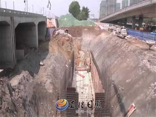 双向六车道！下穿兖石线铁路立交桥快完工了！