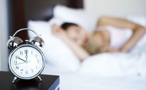 女性睡觉出汗怎么办 6大因素致睡觉出汗