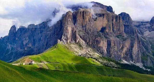 多洛米蒂山--世界知名的旅游度假胜地