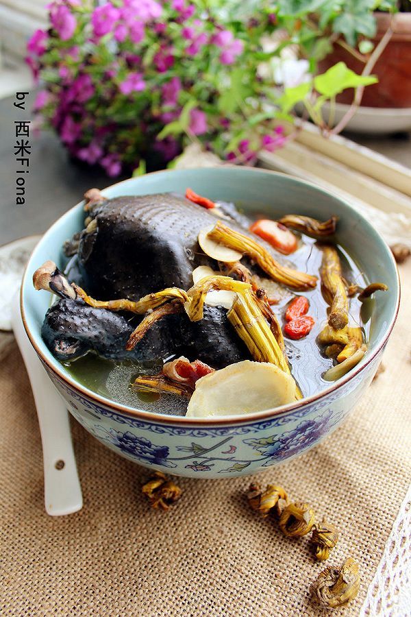 西洋参石斛乌鸡汤