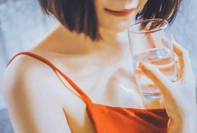 心理学：一个深到骨子里的教养的人，是不会轻易做这三件事的！