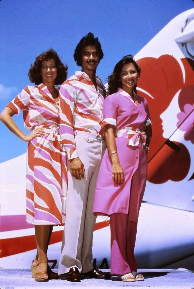 她比秀兰邓波儿大一岁,曾被美国海军占有,90年