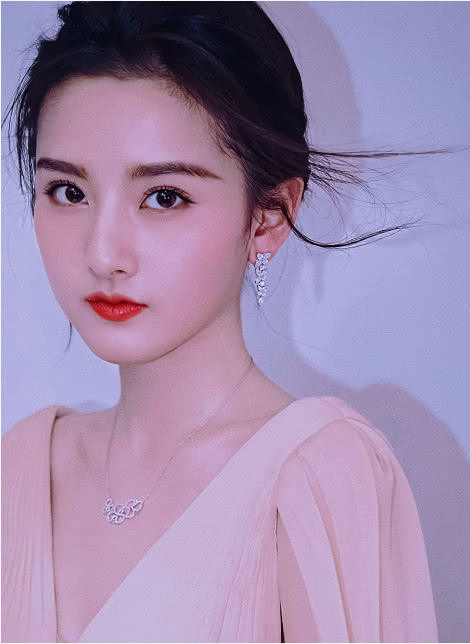 继宋祖儿后,又一位长相神似张柏芝的小花走红