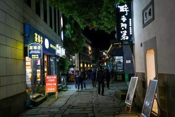 黄山市区藏着的一个隐世乌托邦小镇,还不要门票