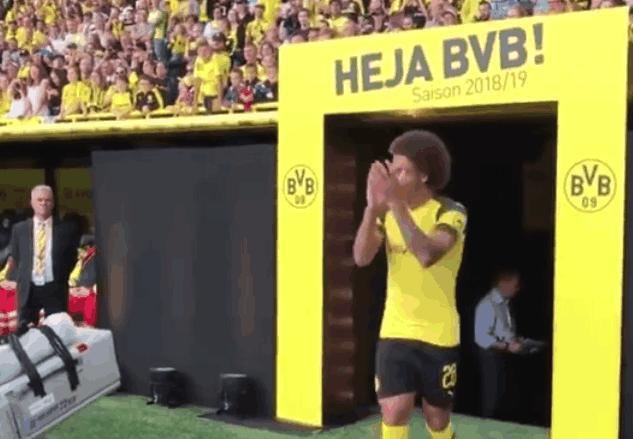 维特塞尔在多特蒙德完成亮相仪式, 这架势堪比