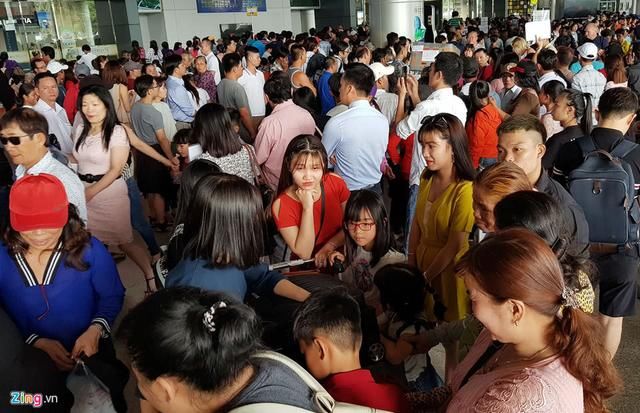 越南进入春运期海外越南人纷纷回国过年,第一