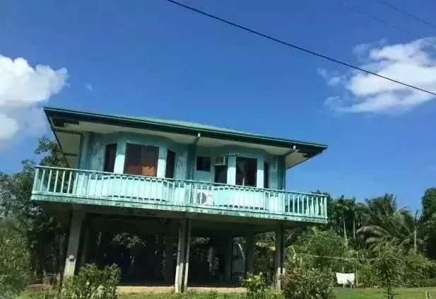 卖了深圳的一套房,她和老公在海岛买了个大别墅,让疯狂变成风光