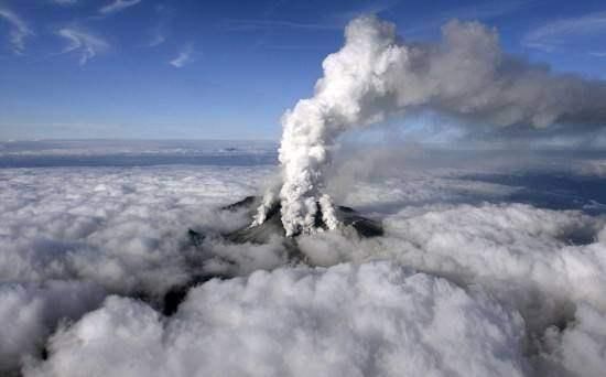 日本近海发现全球最大火山穹丘，专家称，若爆发后果难以想象！