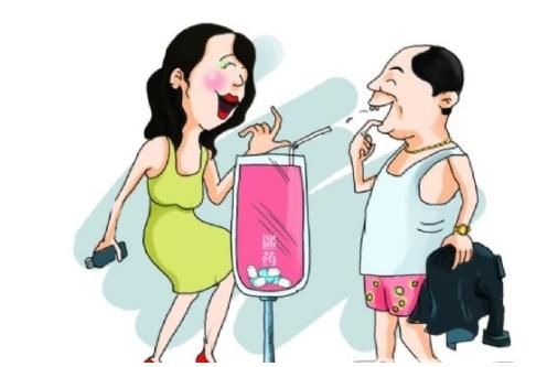 女子喝奶茶后不省人事 男网友做法太过分