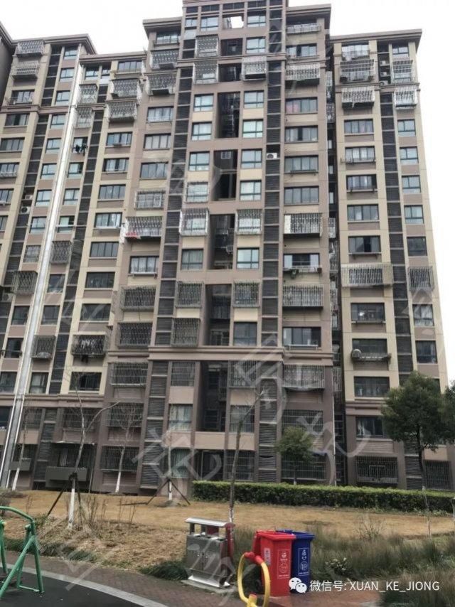 悲！沪一 5 岁男孩家中坠亡 居民遛狗时发现