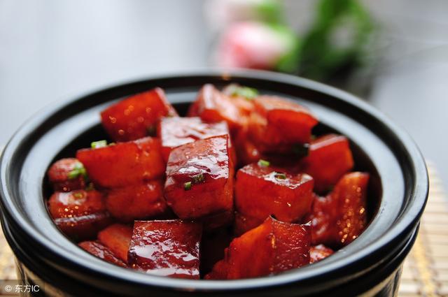 如何做出美味的红烧肉 t01f1a9bab5148e70ec.jpg