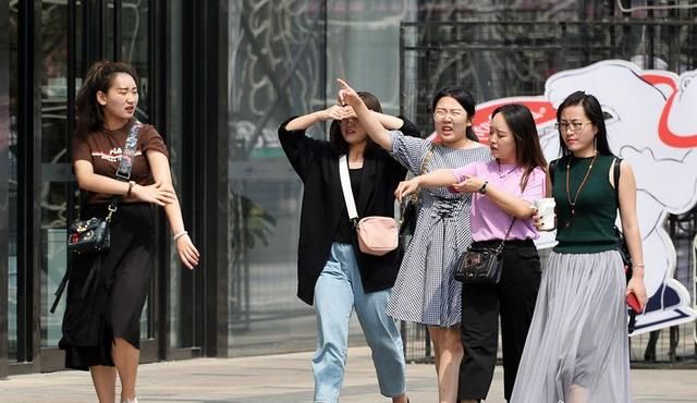 大范围雷阵雨+中到大雨马上到河北!这个周末又要“泡汤”……