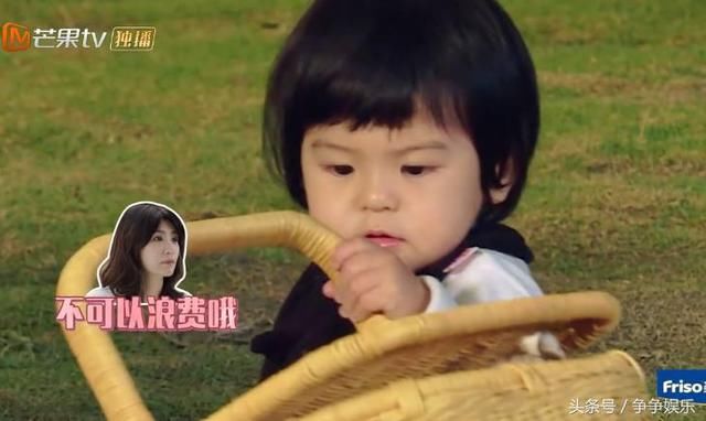 波妞很顽皮,贾静雯劝说无效,咘咘却用行动让波妞懂事,超可爱