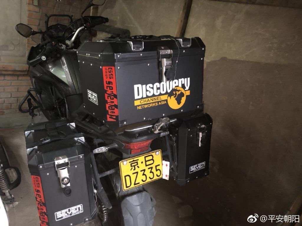 男子疑用格斗技术当街打人 北京警方回应:正在查找涉案人员