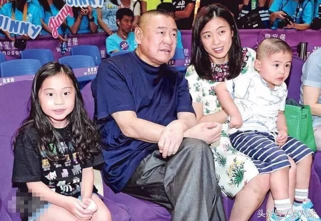 甘做阔太 开始涉商界日赚10亿 随时甩刘銮雄 他