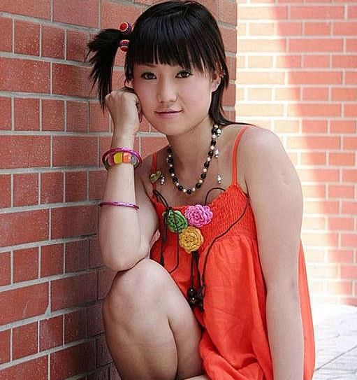 网上最红女模张筱雨简历:张筱雨生活写真