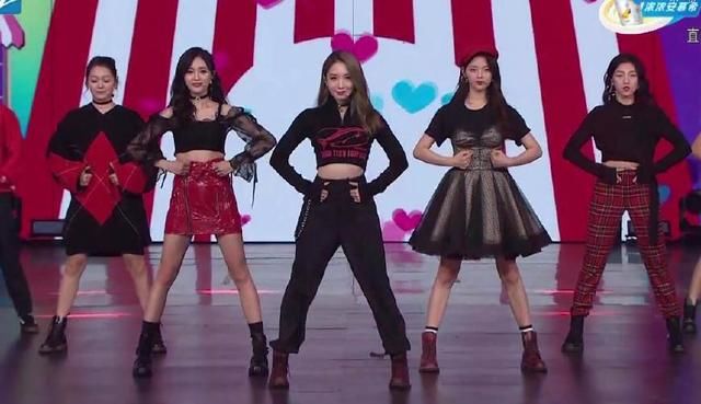 《奔跑嘉年华》火箭少女助阵,邓超礼貌的握手